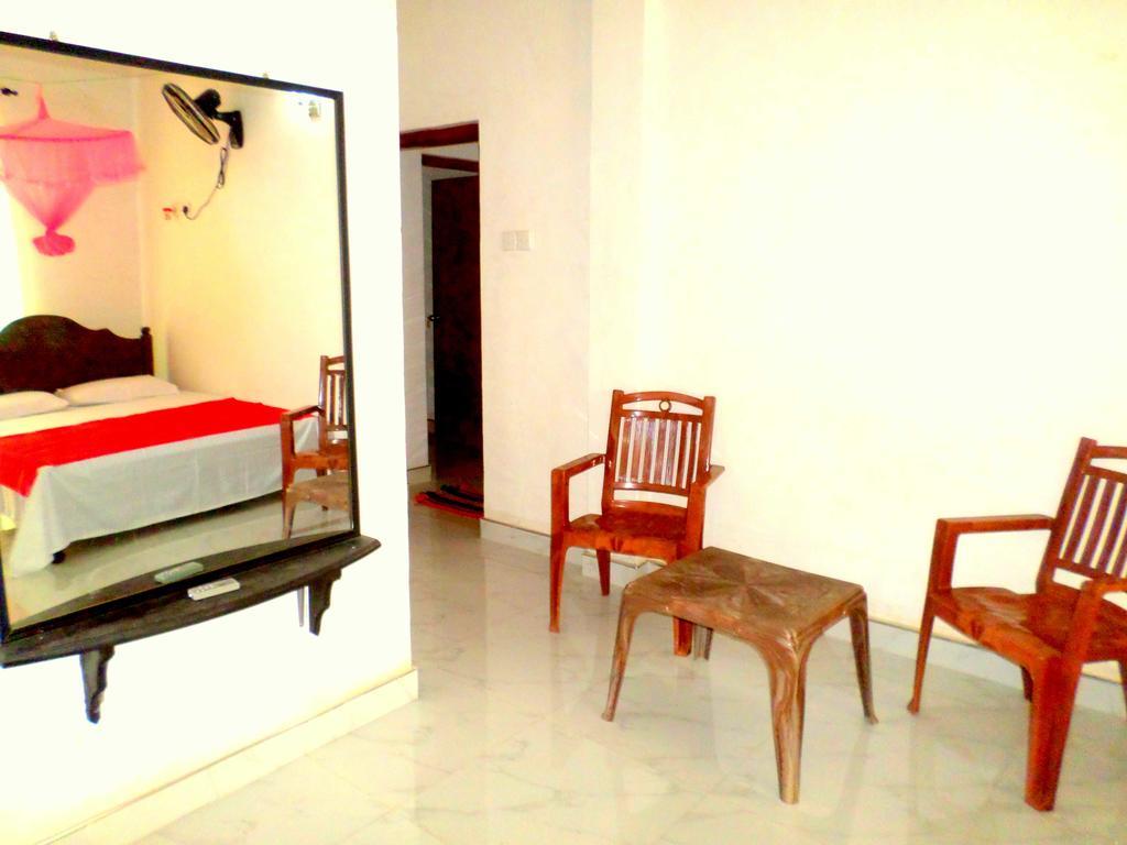 Lion Rest Hotel Anuradhapura Bagian luar foto