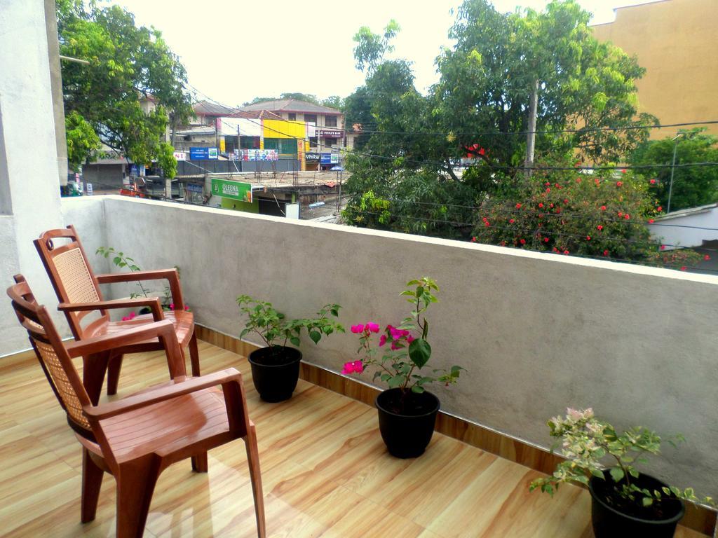 Lion Rest Hotel Anuradhapura Bagian luar foto