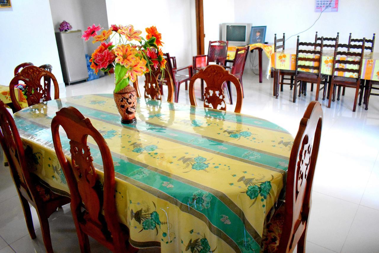 Lion Rest Hotel Anuradhapura Bagian luar foto