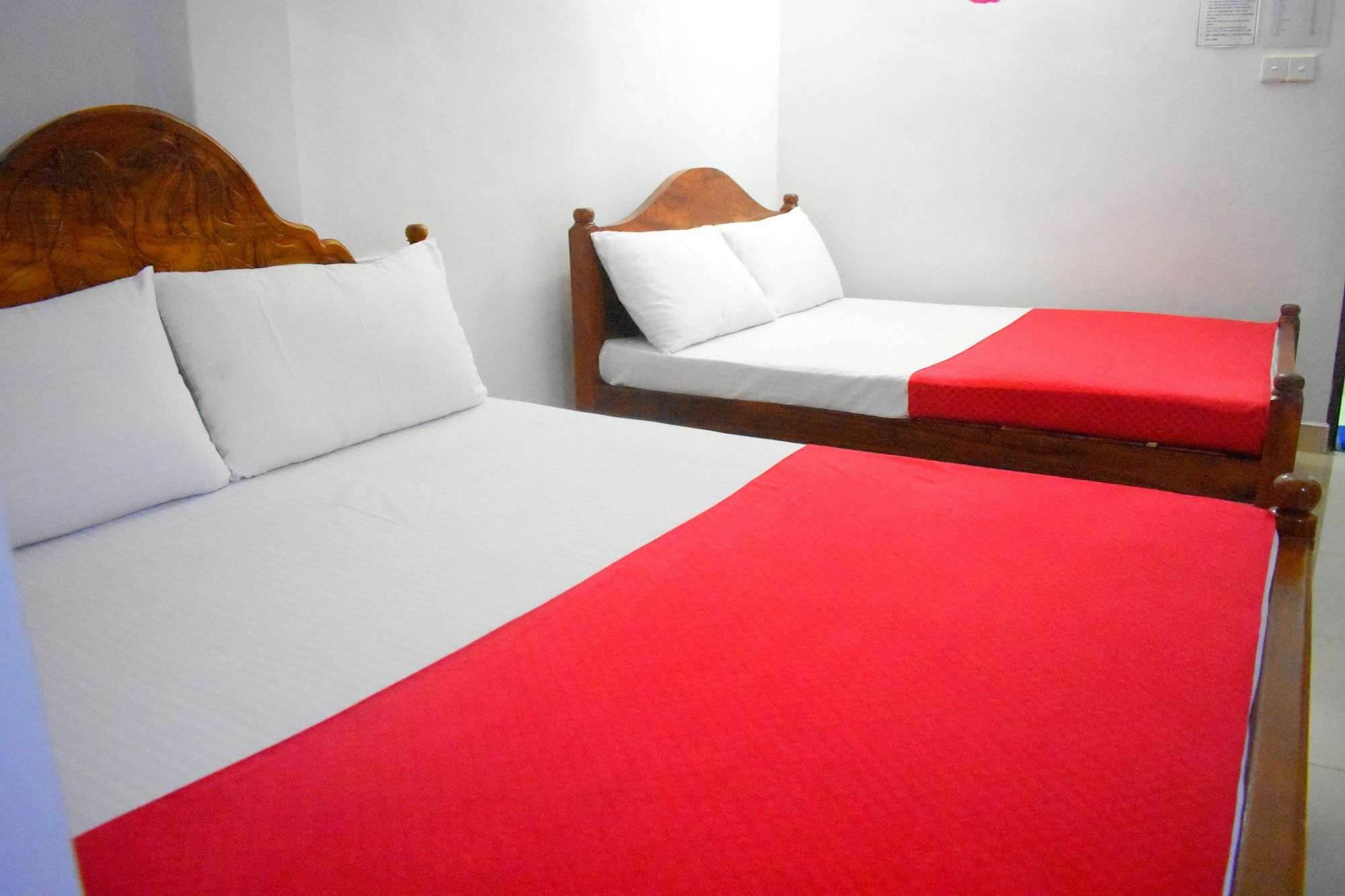 Lion Rest Hotel Anuradhapura Bagian luar foto