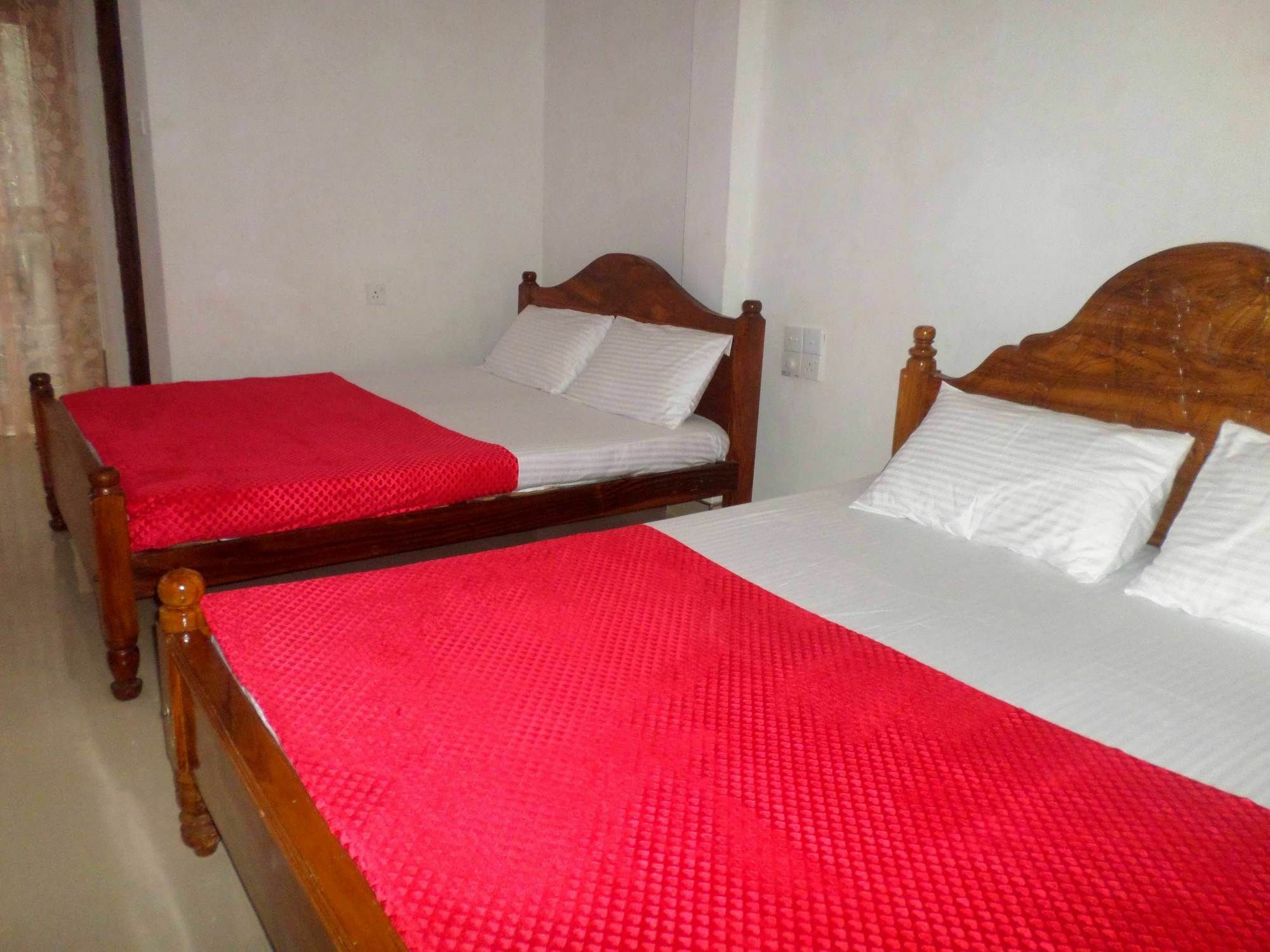 Lion Rest Hotel Anuradhapura Bagian luar foto