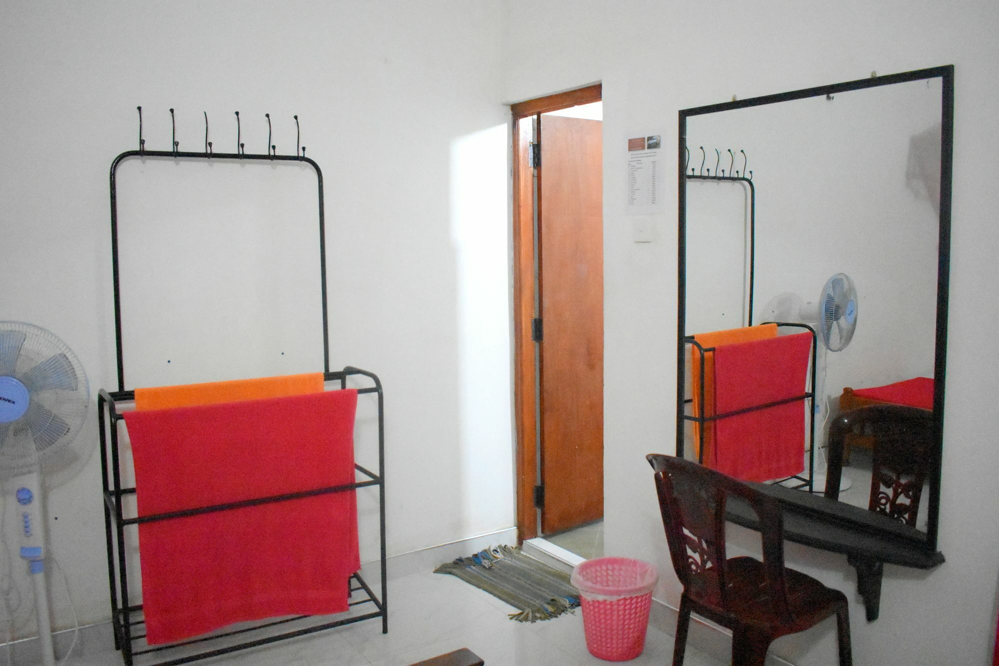 Lion Rest Hotel Anuradhapura Bagian luar foto